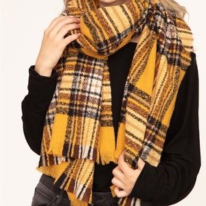 NWOT 🍂 Yellow/Gold Blanket Scarf